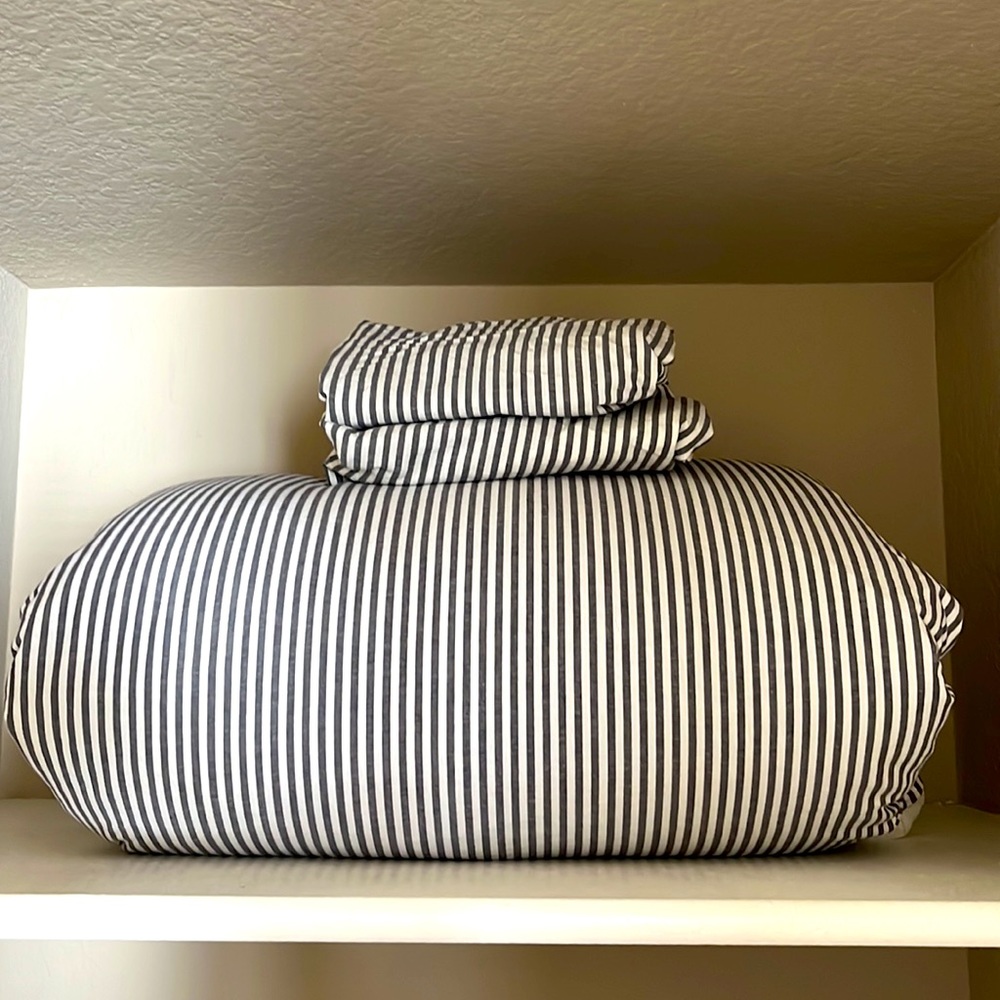 Faux down comforter, duvet cover, and matching pillow cases